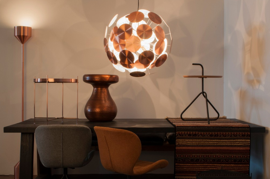Medená lampa je elegantný doplnok