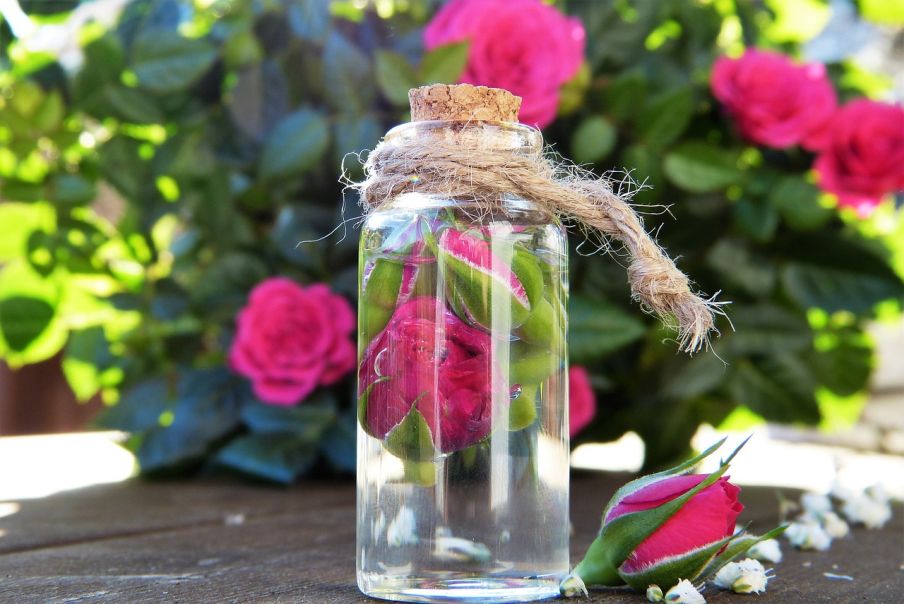 Sprchový gél môže mať aj prísadu z ruží foto: pixabay
